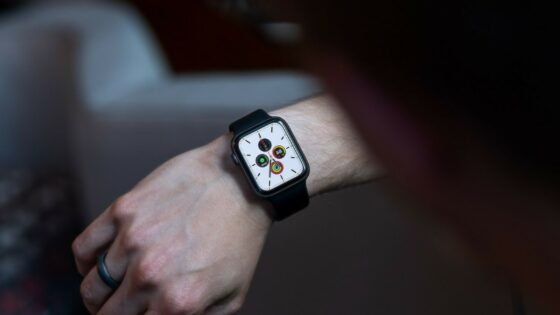 Pametna ročna ura Apple Watch Series 6 naj bi prinesla kar nekaj uporabnin novosti!