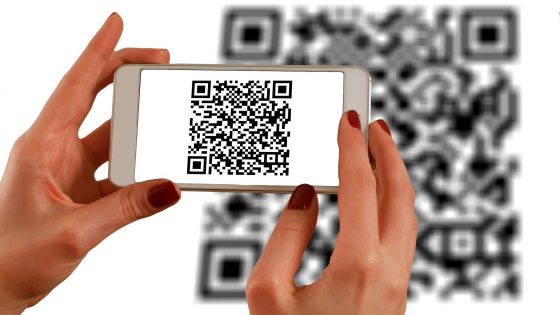 Za večjo varnost gostincev razvili E-cenik, do katerega gostje dostopajo s pomočjo QR-kode
