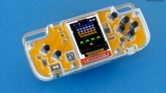 Prenosna igralna konzola CircuitMess Nibble je namenjena inovativnim posameznikom.