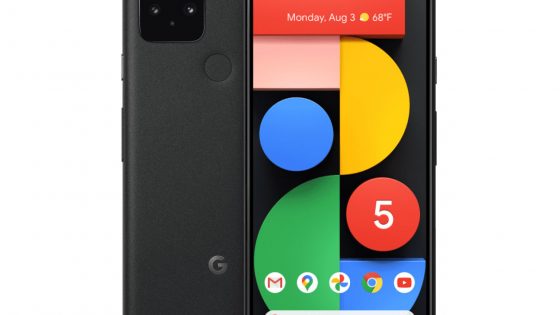 Google Pixel 5 aktivira brezžično polnjenje takoj, ko je priključen na kabel.