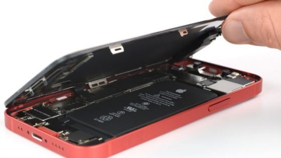 Telefon Apple iPhone 12 mini se ponaša s kar nekaj inovativnimi rešitvami.