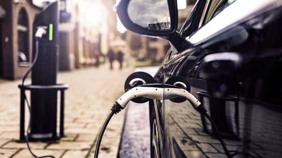 Japonska naj bi prodajo avtomobilov na fosilna goriva prepovedala do leta 2030.