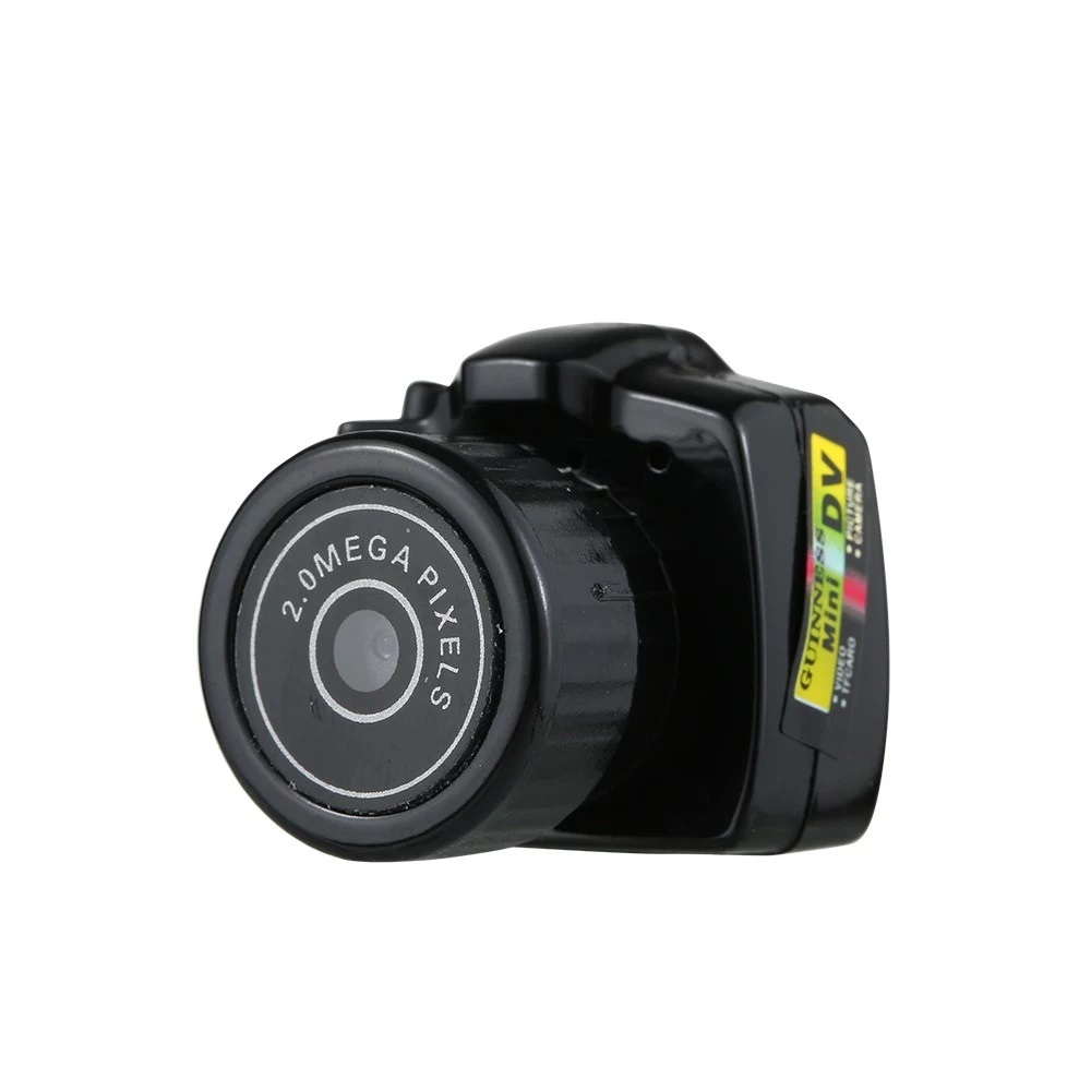 Kamera Mini High Definition Video Camera je lahka in prenosljiva.