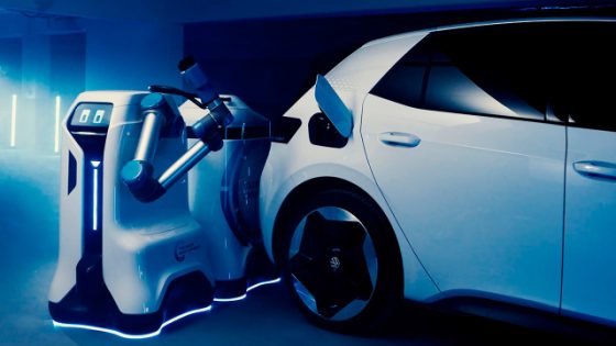 Napreden robot za polnjenje električnih avtomobilov Volkswagens Mobile Charging Robot bi lahko bil na voljo že na začetku leta 2021.