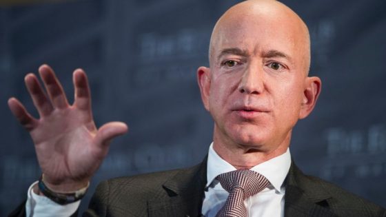 Jeff Bezos zapušča pozicijo prvega moža Amazona