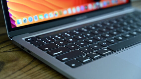 MacBook Pro bo letos ponovno dobil HDMI vhod in čitalec SD kartic