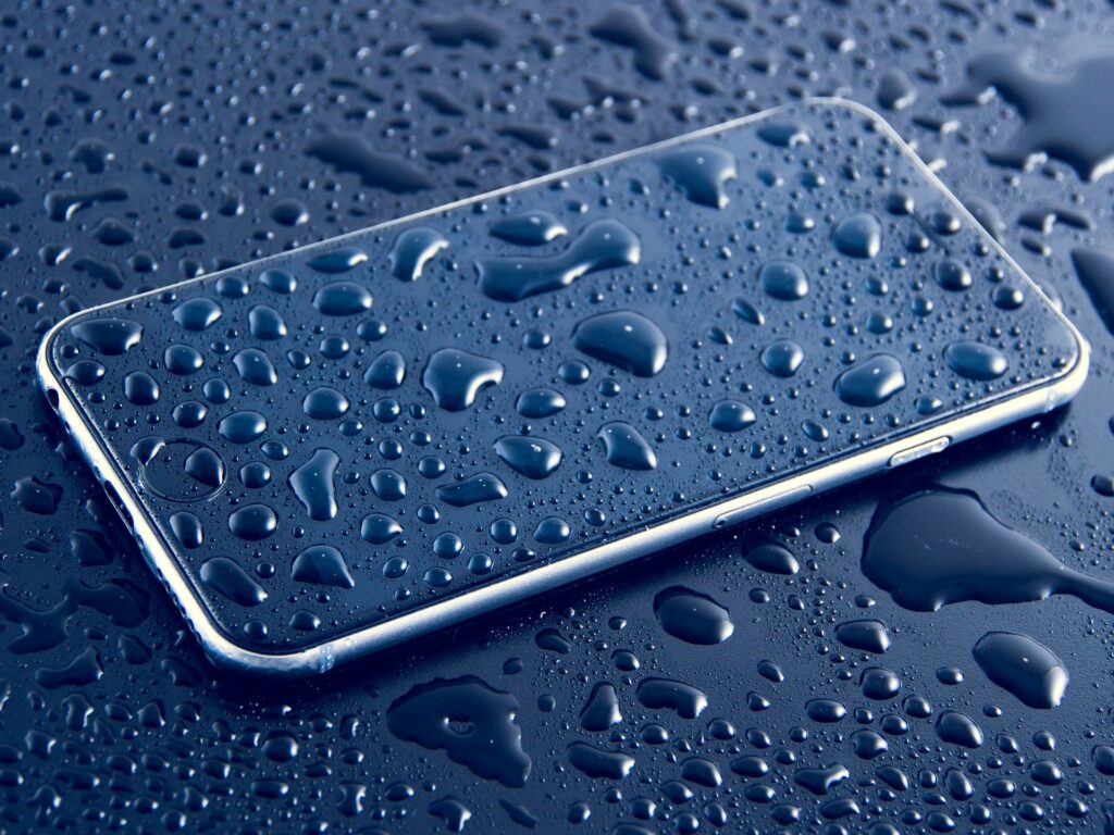 Kako vodoodporen je vaš telefon? Kaj pomenijo oznake IP68, IP67 in ostale?