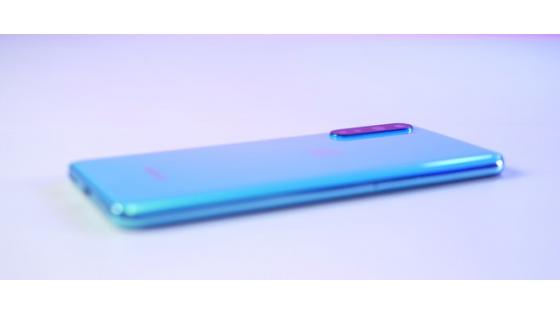 Pametni mobilni telefon OnePlus 9R naj bi za malo denarja ponujal veliko!