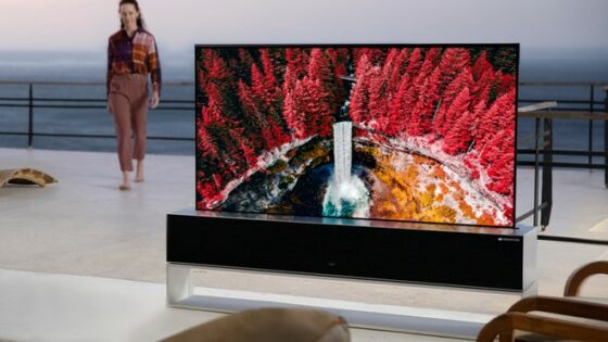 Za upogljivi televizor LG RX je treba trenutno odšteti kar 74 tisoč evrov!