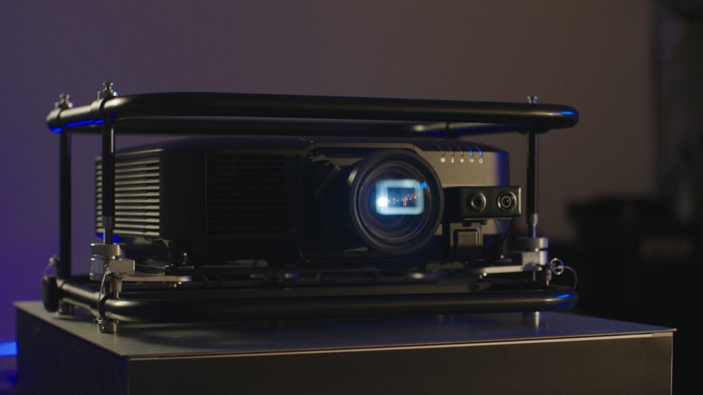 Epson naskakuje sam vrh na trgu laserskih projektorjev z novo družino 3LCD.