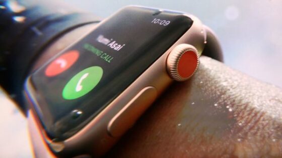 Pametna ročna ura Apple Watch za ekstremne športnike naj bi bila na prodaj še pred jesenjo.