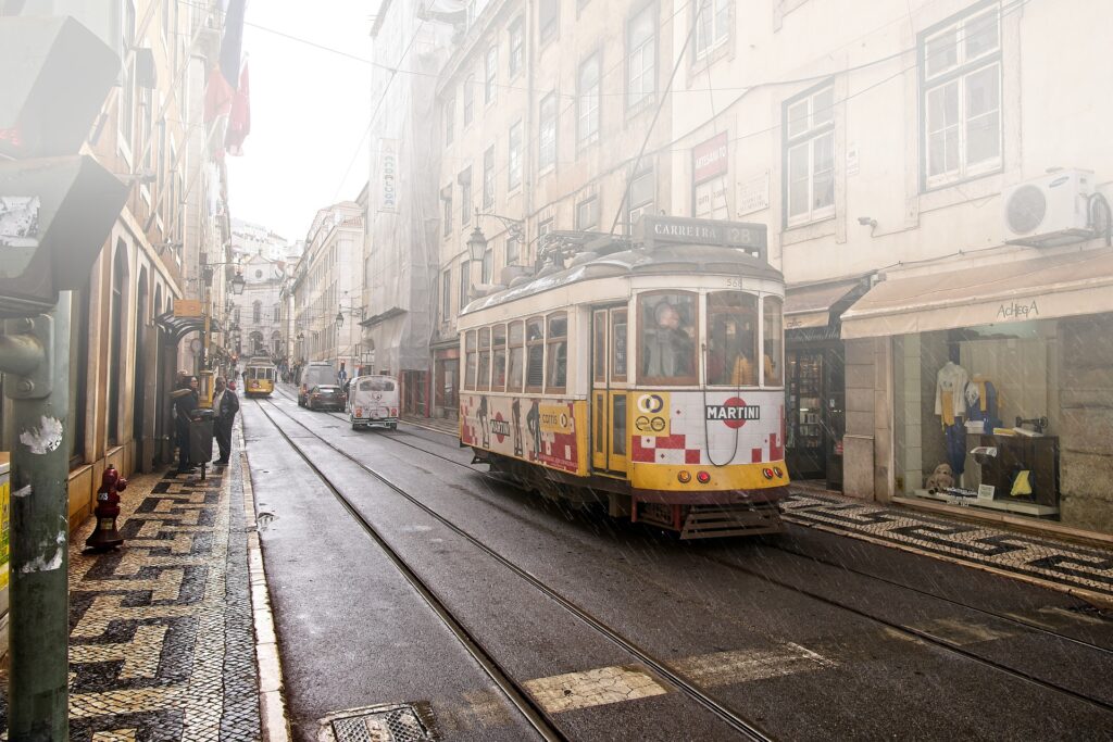 Ulice velikih Evropskih mest po večini še vedno samevajo.