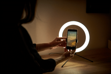Lueur Beauty LED okrogle luči omogočajo profesionalno in naravno osvetlitev.