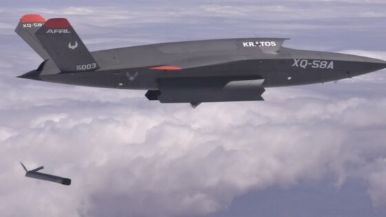 Ameriška vojaška letala XQ-58 Valkyrie lahko sedaj izstrelijo tudi manjša zračna plovila.