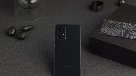 Samsung Galaxy A72 prinaša pomembne izboljšave z gladko hitrostjo osveževanja 90 Hz, večjo baterijo in vsestranskim sistemom kamer.