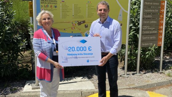 Zadnje leto so zaposleni v zdravilišču izkoristili za to, da so tudi s pomočjo donacije Telekoma Slovenije v višini 20.000 evrov poskrbeli za zunanjo ureditev mladinskega doma Martinček.