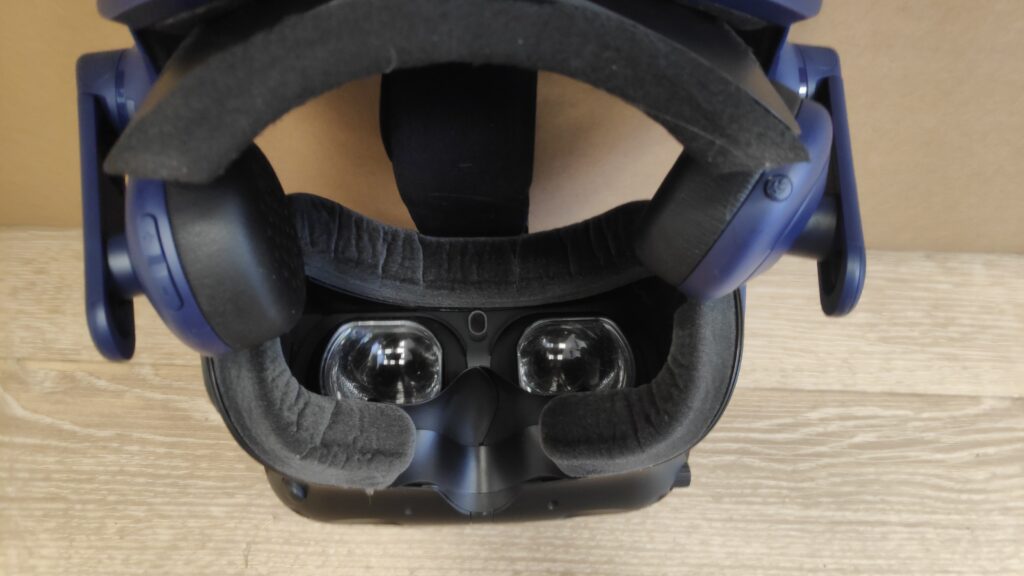 HTC-Vive-Pro-2-VR-očala-virtualni-svet-3