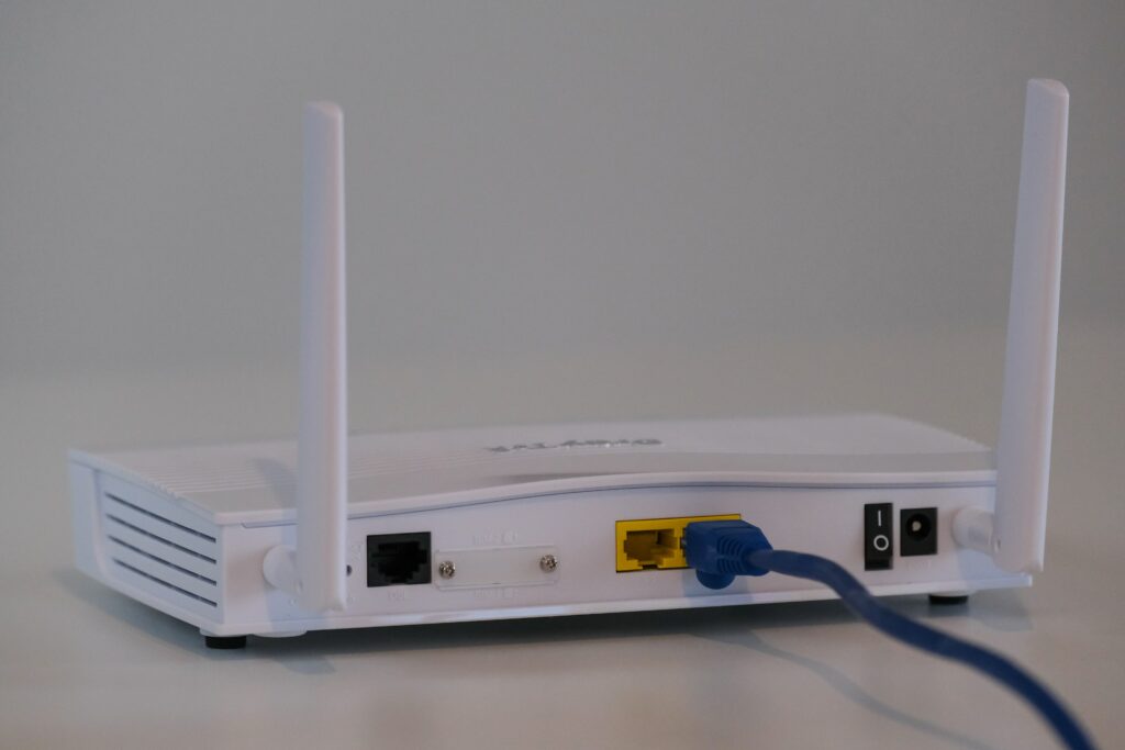 Wi-fi-ojačevalnik-brezžični-internet-dostopne-točke-mesh-omrežje