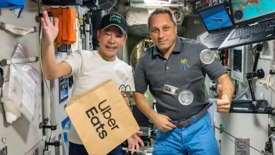 Uber Eats je uspešno opravil prvo dostavo na mednarodno vesoljsko postajo
