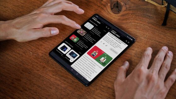 Samsung Galaxy Z Fold 3 5G je odločen prepričati skeptike zložljivih telefonov.