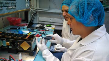 Projekt TRISAT ima tudi pomemben izobraževalni vidik saj v raziskovalno delo vključujejo tudi študente. S tem postavljajo temelje za izobraževanje slovenskih vesoljskih inženirjev.