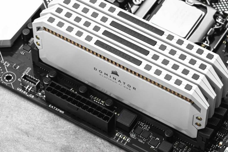 Gaming-računalnik-DDR4-DDR5-pomnilniki-najboljši-gaming-računalniki