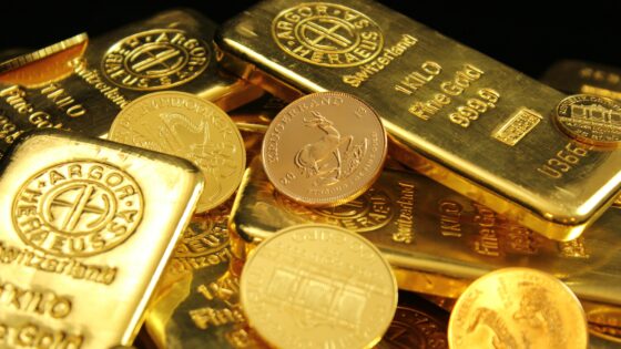 Cena zlata v krizi močno zraste. Vendar so običajni nakupi zlata tudi najbolj dragi, pravi Martin Korošec, avtor uspešnice Umetnost bogastva.