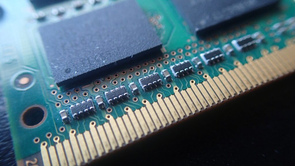 Nenavadni sistemski pomnilniki DDR5 z zvočnimi efekti!