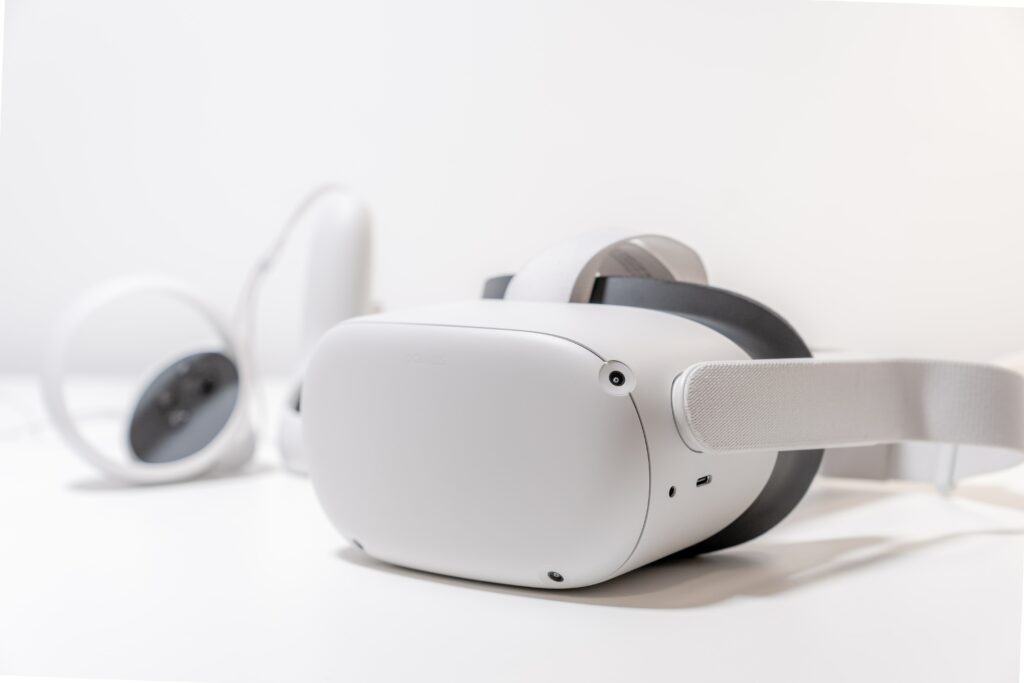 Oculus-Quest-VR-očala-Meta-Facebook-1