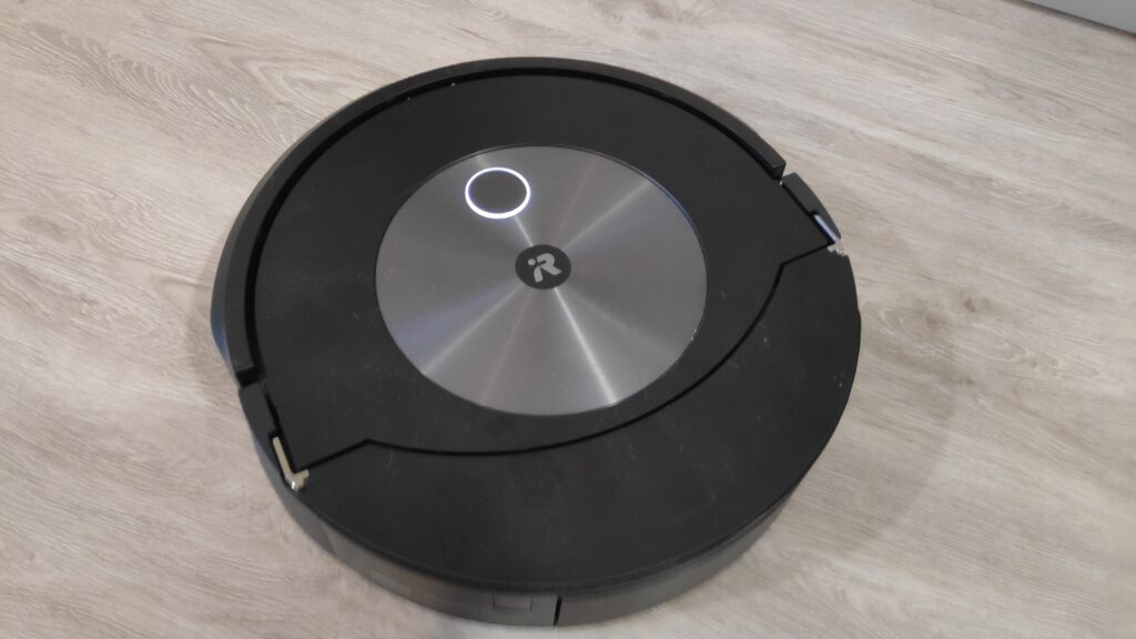 robotski-sesalnik-iRobot-Roomba-Combo-j7+ 2