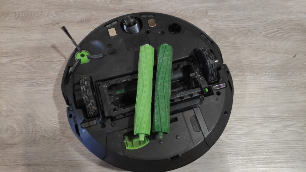 robotski-sesalnik-iRobot-Roomba-Combo-j7+ 4