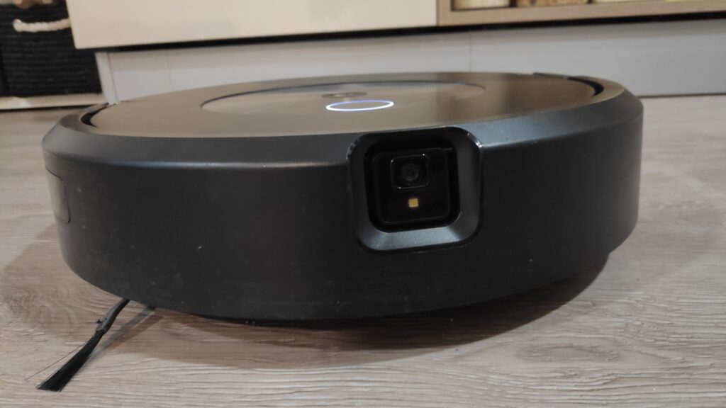 robotski-sesalnik-iRobot-Roomba-Combo-j7+ 5