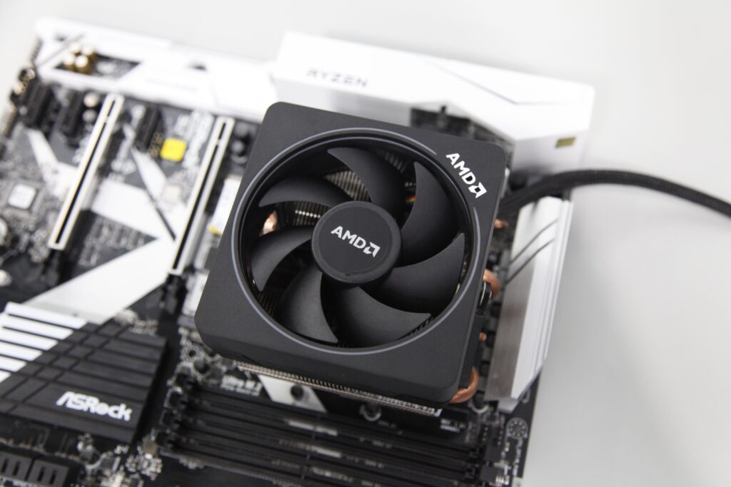 AMD razkril procesorje Ryzen 7000 3D V-Cache za ljubitelje iger