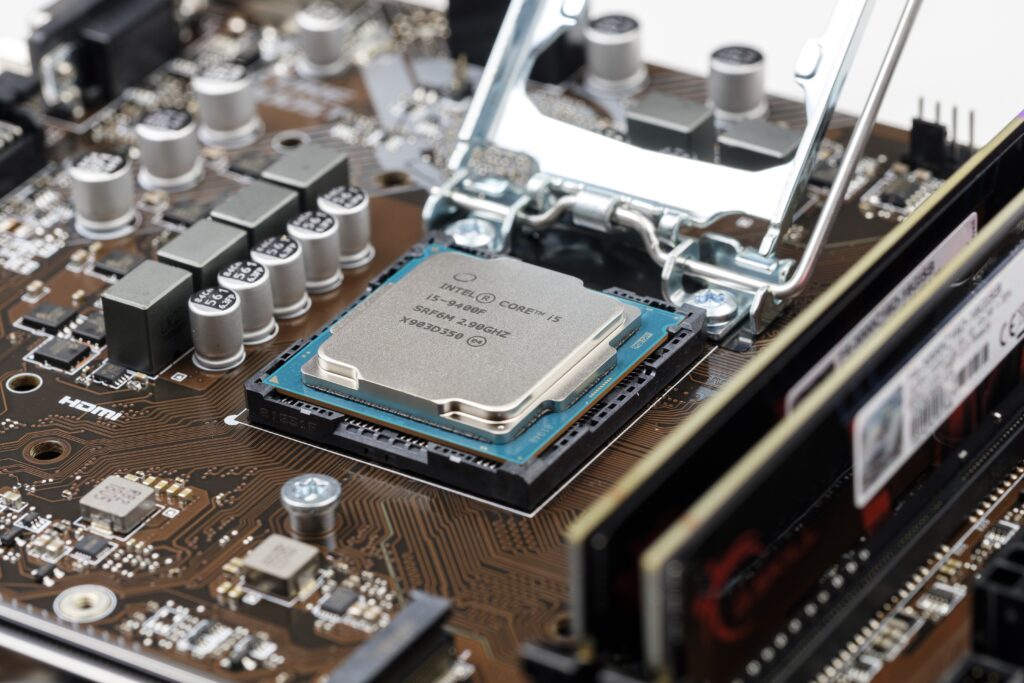 Intel s prvim 6 GHz procesorjem