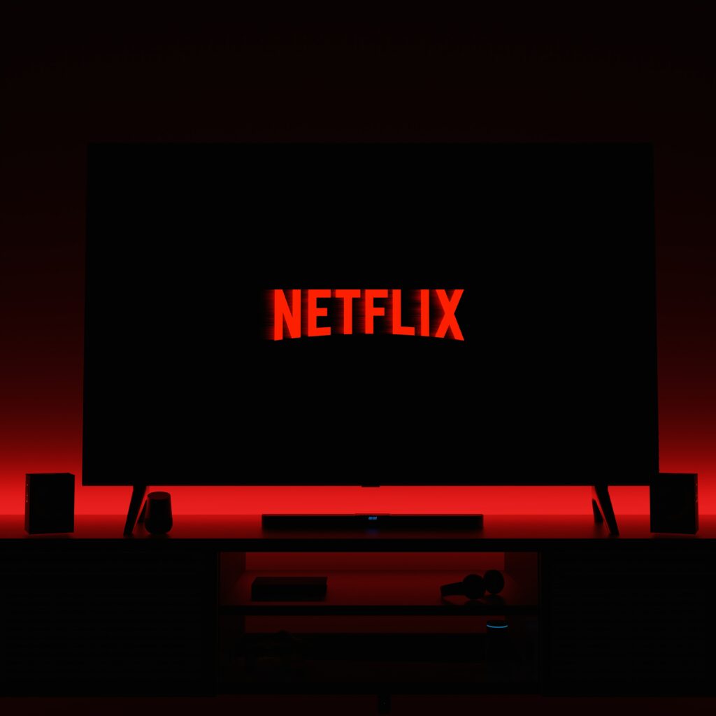 Kako prenesti Netflix filme in serije za ogled brez povezave?