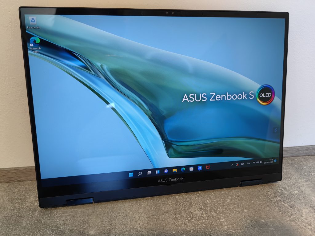 Test Asus ZenBook 13 S Flip OLED: palček s srcem velikana