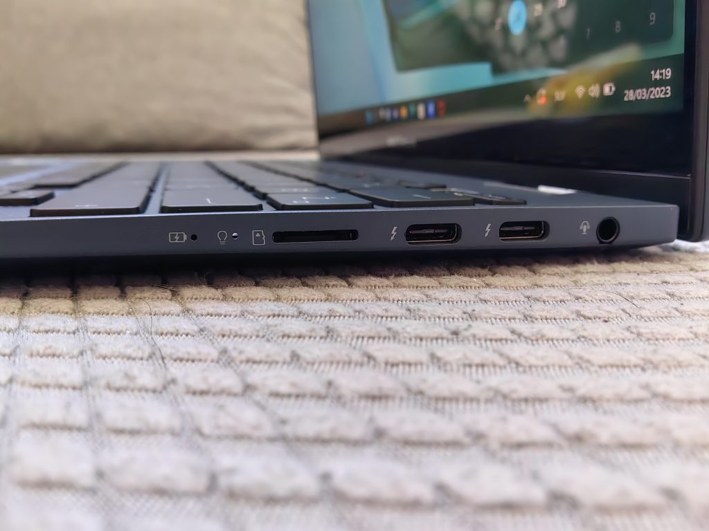 Asus-ZenBook-13-S-Flip-OLED-test-review-20