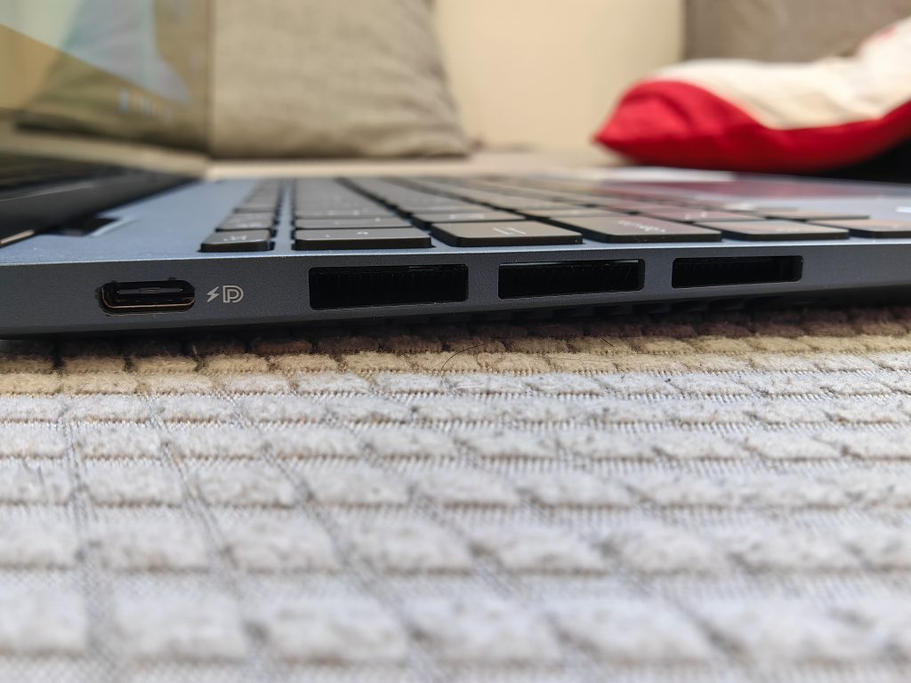 Asus-ZenBook-13-S-Flip-OLED-test-review-21