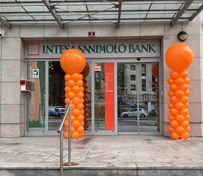 Intesa Sanpaolo Bank s prenovljeno poslovalnico v Kranju še bližje svojim strankam