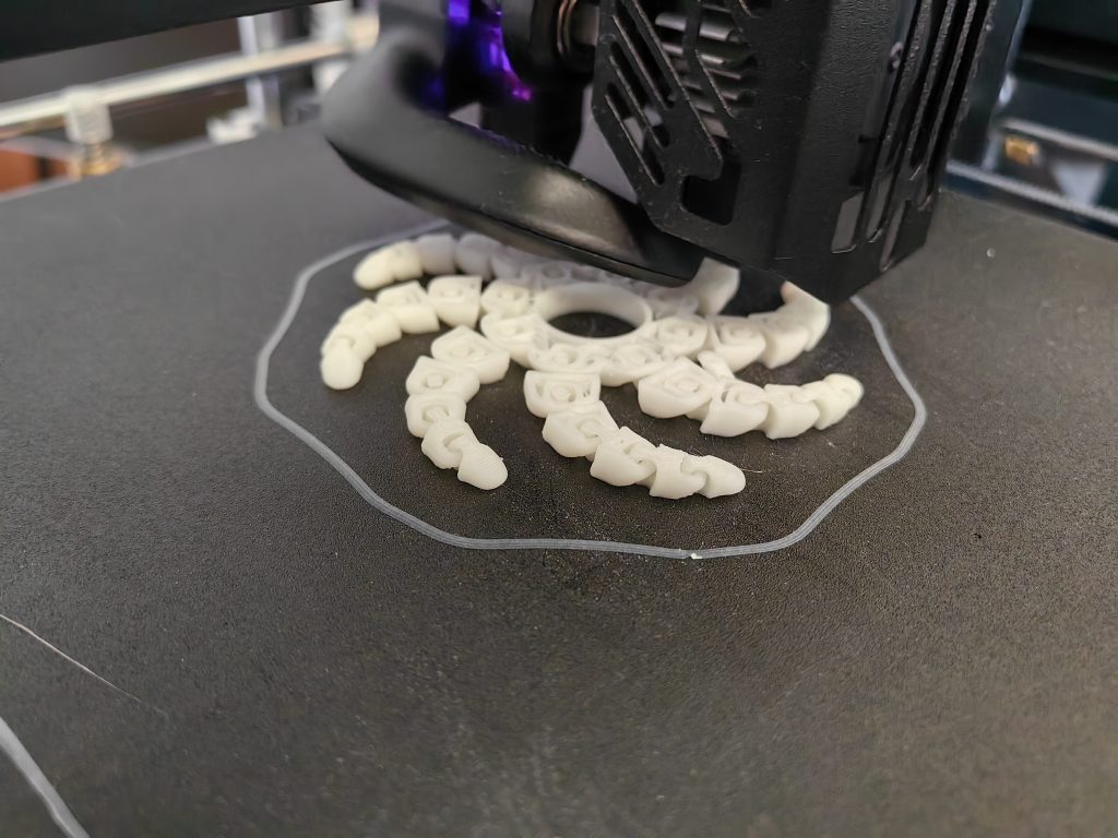 Test 3D tiskalnika Creality Ender 5 S1: prijazen do novincev, pripravljen tudi za vešče uporabnike