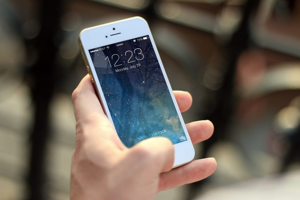Bo Apple doletela nova milijardna kazen zaradi namernega upočasnjevanja telefonov iPhone?