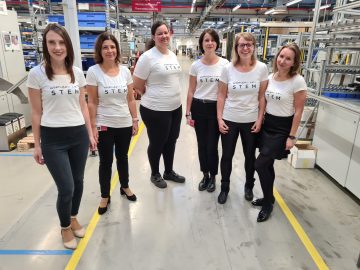 Women in STEM skupina, Danfoss Trata Slovenija skupaj z direktorico Danfoss Trate - Saško Rihtaršič, ki je naša velika podpornica. Foto: Danfoss Trata