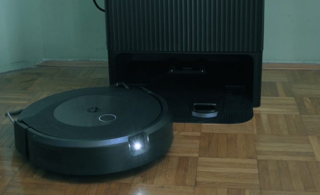 Katerega robota Roomba naj izberejo lastniki domačih živali?