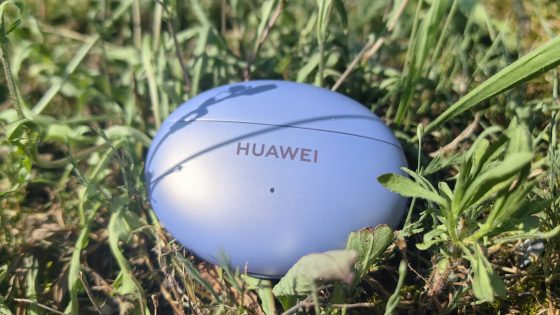 Na testu tokrat slušalke Huawei FreeBuds 6i. So poceni (99 €), kar pa ni razlog, da ne bi imele kar nekaj zaželenih lastnosti.