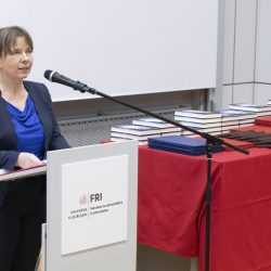 Izr. prof. dr. Mojca Ciglarič je v svojem nagovoru poudarila, kako pomembno si je vzeti čas in proslaviti osebne in skupinske dosežke. Foto: Andrej Križ