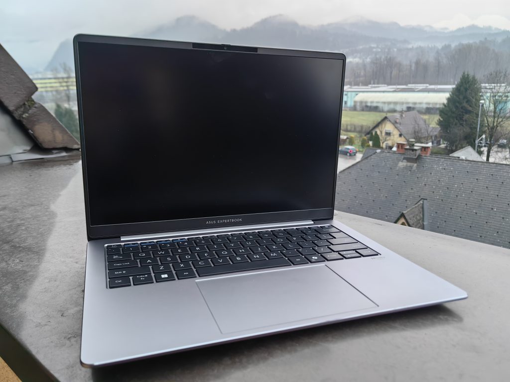 Tokrat na testu ASUS-ov poslovnež ExpertBook P5