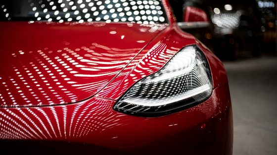 Tesla offrirà un'auto più economica prima dell'estate?