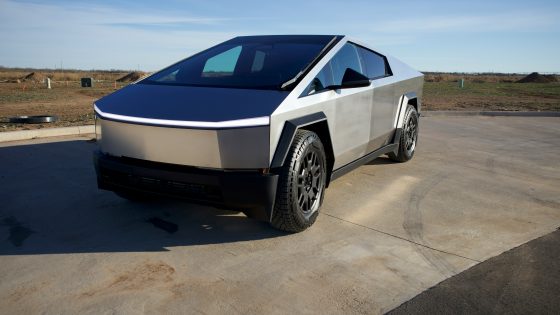 Tesla richiama 46.000 Cybertruck