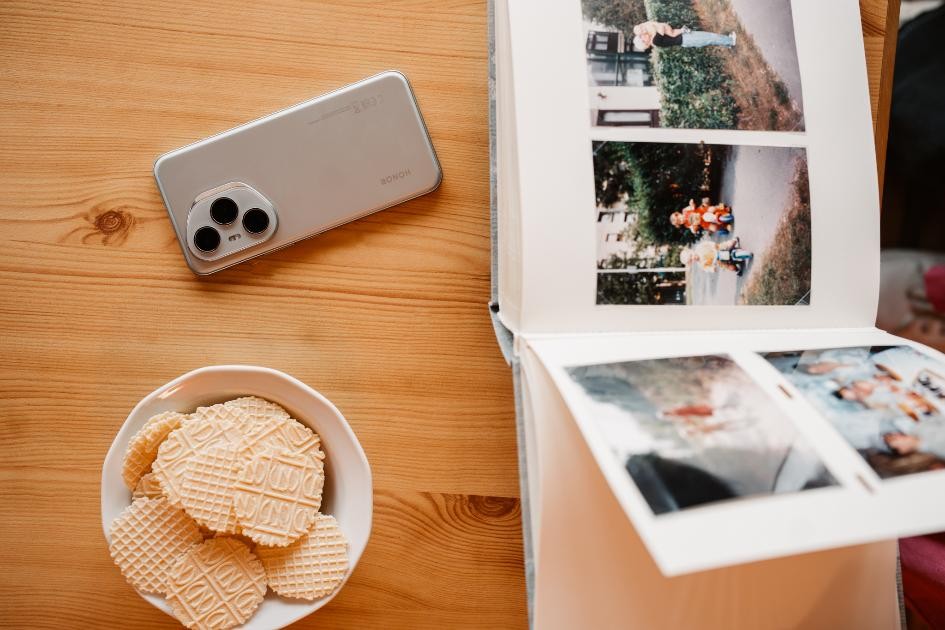 Naj vaše stare fotografije spet zaživijo – s pomočjo AI in HONOR 400