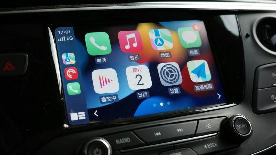 Apple bo omogočil ogled videov prek CarPlay